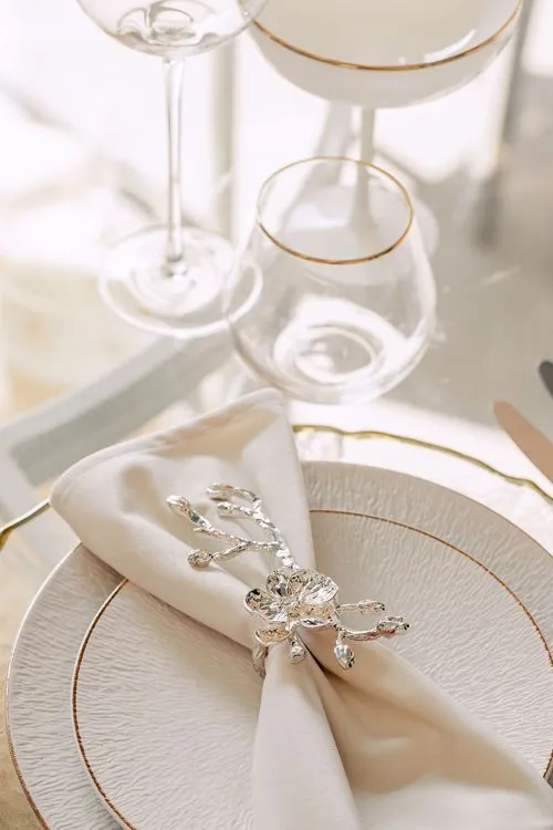 White glass round table modern setup