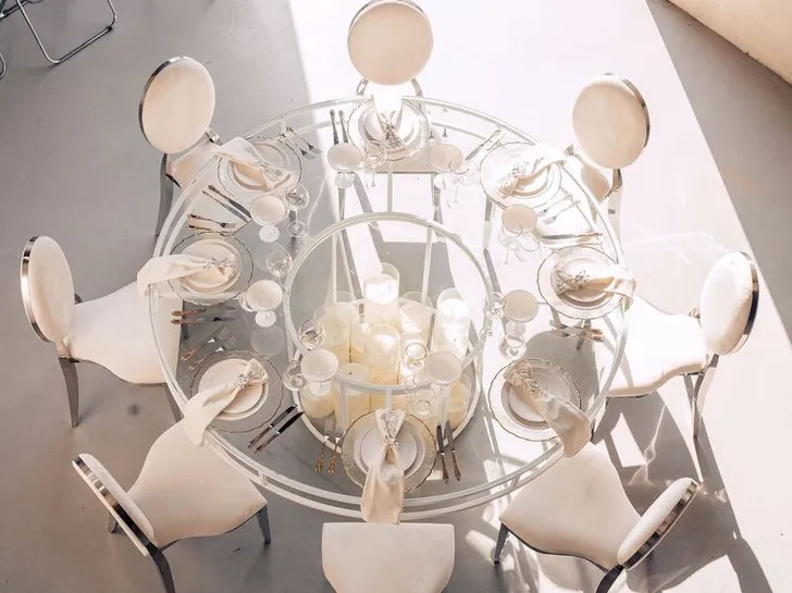 White glass round table modern setup