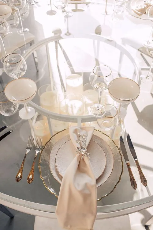 White glass round table modern setup