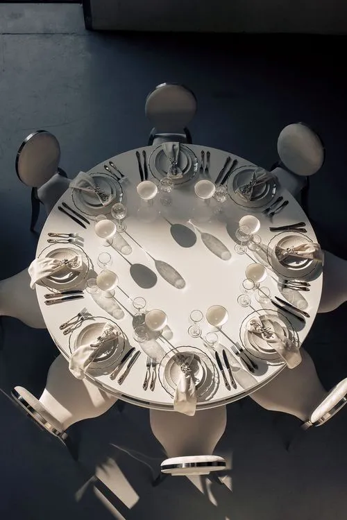 White glass round table modern setup