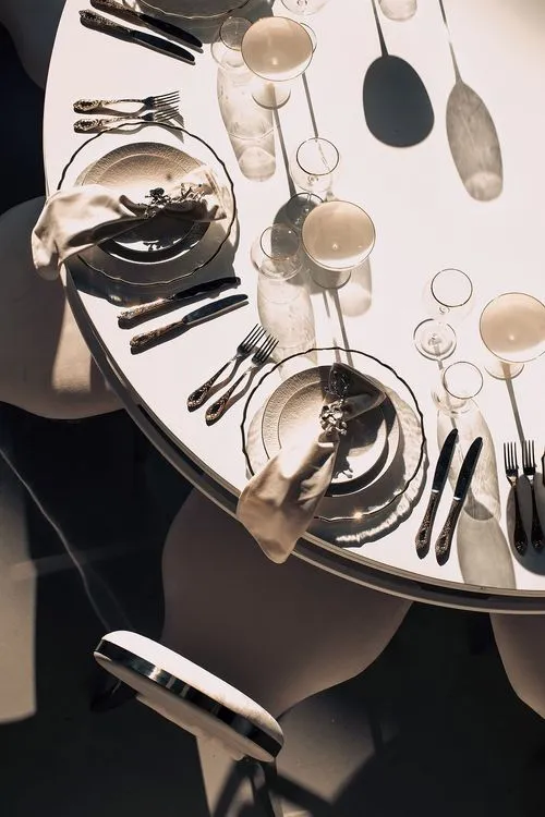 White glass round table modern setup