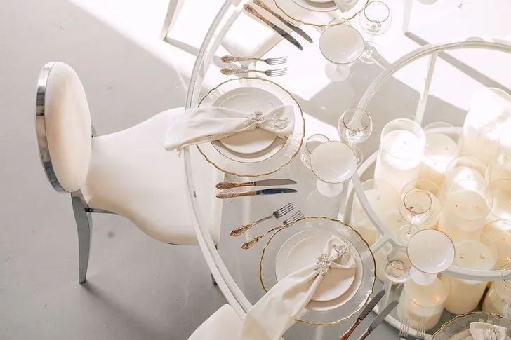 White glass round table modern setup