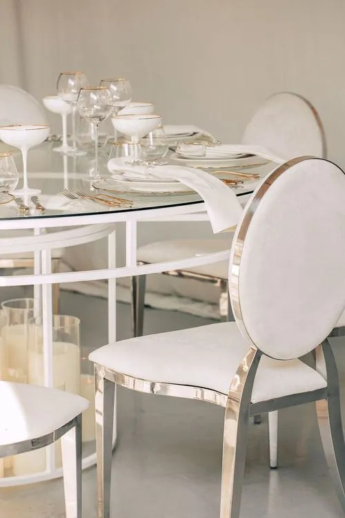 White glass round table modern setup