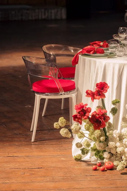 White-red table setting at wave table